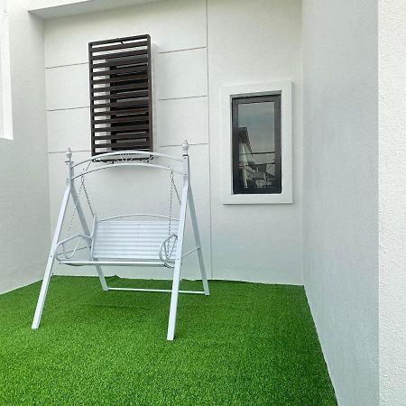 《Untitled Homestay》Sitiawan Exterior foto