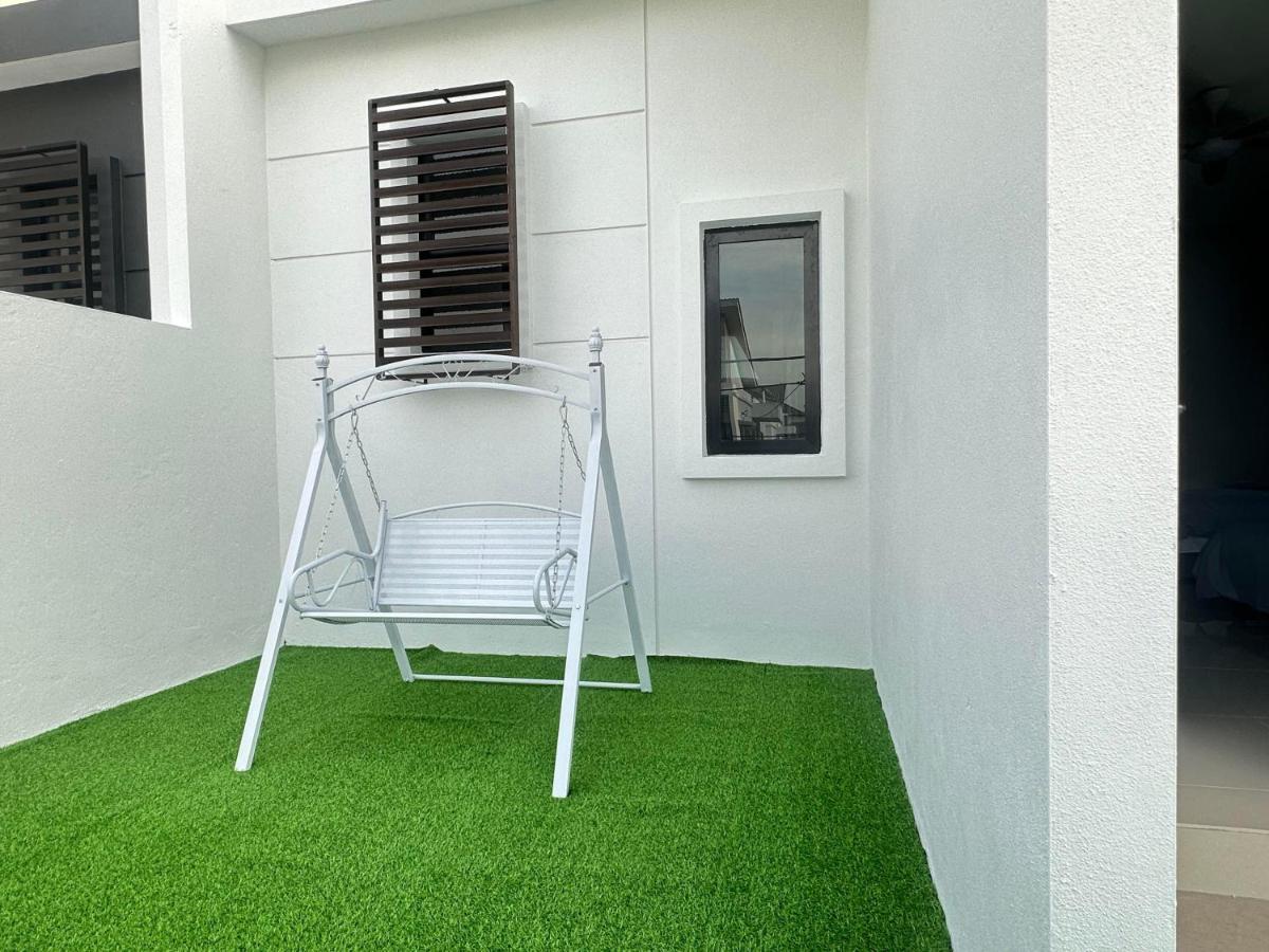 《Untitled Homestay》Sitiawan Exterior foto
